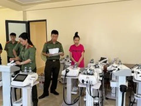 Công an khám xét cơ sở điều trị bệnh xương khớp trái phép "Phúc Tâm 8", tạm giam 3 đối tượng với giao dịch hơn 9 tỷ đồng