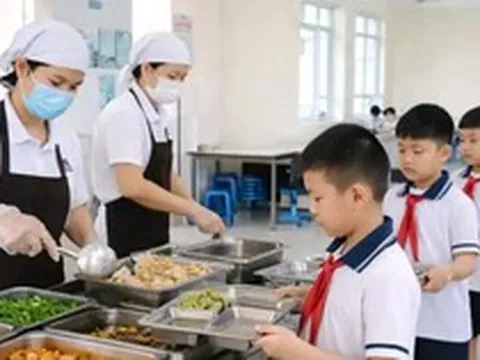 Thủ tướng chỉ đạo công khai khay ăn của học sinh, xử nghiêm hành vi ‘cắt xén’