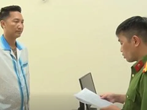 Vì sao Huấn Hoa Hồng bị bắt giam?