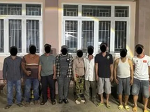 Công an kiểm tra một căn nhà, mời 7 người liên quan đến số tiền 5.574.000 đồng về trụ sở làm việc