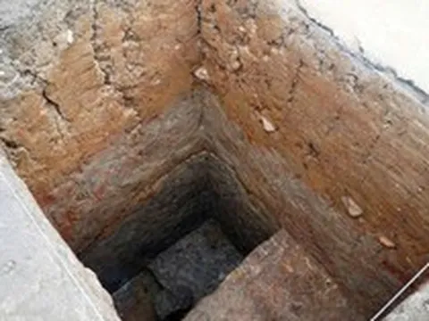 Đào đất, người dân Việt Nam phát hiện vật hình trụ dài 3m màu đỏ lạ, chuyên gia xác nhận báu vật hơn 1.000 năm tuổi