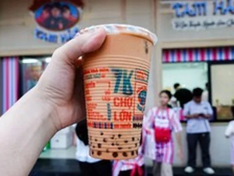 Thuê địa điểm "đắt như vàng" giữa trung tâm phố cổ, bán trà sữa giá 7000/ly: Tam Hảo đang tính toán thông minh hay mạo hiểm?