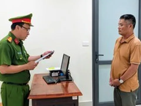 Khởi tố người đàn ông SN 1969 sau khi mua 11 hóa đơn