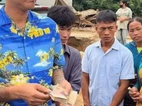 Cách Huấn "Hoa Hồng" trao tiền từ thiện, có dấu hiệu sử dụng sai mục đích