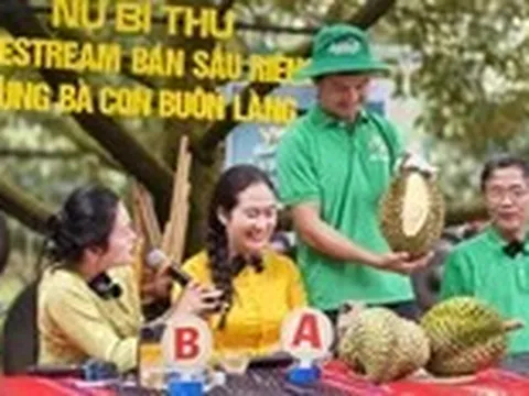 'Thủ phủ sầu riêng' rước voi về làm lễ cầu no đủ, livestream bán hàng sang Trung Quốc