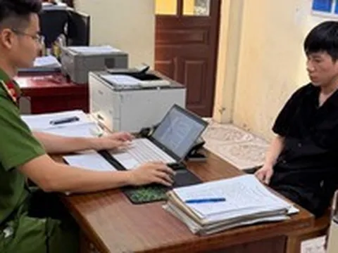 Kiểm tra nhà trọ lúc 16 giờ, công an bắt giữ Đinh Công Ngọc SN 1994