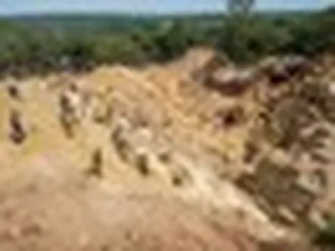 Liều mạng tìm vàng, 100 người tử nạn khi “mặt đất bất ngờ sụp xuống”: Thảm họa rúng động quốc gia châu Phi