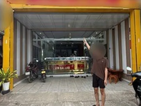 Công an bắt khẩn cấp một sinh viên đại học SN 2007 sau khi nhận trình báo của chủ tiệm vàng