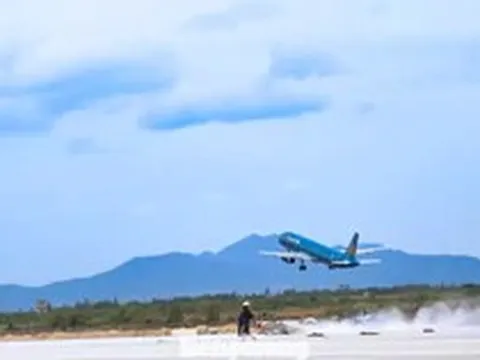 Hình ảnh đường băng nghìn tỷ sân bay Phù Cát sắp về đích