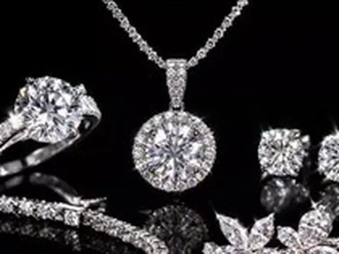 Bộ trang sức kim cương hơn 25 tỷ đồng của bà Trương Mỹ Lan đã có chủ mới