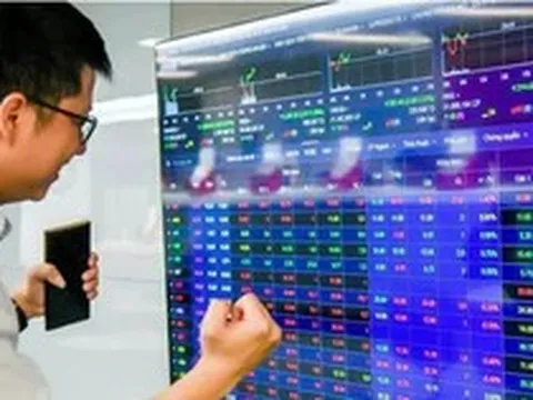 Dòng tiền ồ ạt vào nhóm chứng khoán trước giờ đón tin nâng hạng