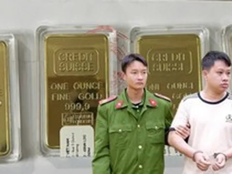 Bắt khẩn cấp Phạm Anh Tiến SN 1992 liên quan 13 lượng vàng giả dán chữ 'Kho bạc Nhà nước'