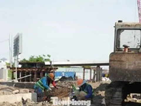 Cầu đi bộ gần 1.000 tỷ đồng qua sông Sài Gòn bước vào giai đoạn ‘chạy nước rút’