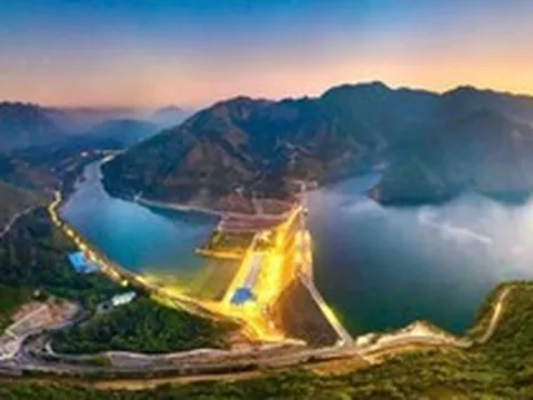 Đập bê tông nứt dài 100m nhưng vẫn không dừng thi công, công trình 2,3 tỷ USD hiện đại nhất Viêt Nam tạo thành công lớn