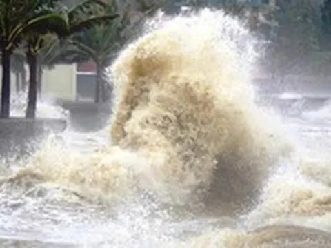 Bão số 4 Narra giật cấp 11, xu hướng đi ra xa đất liền