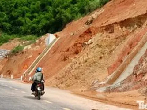 Đường xuyên núi Đà Lạt - Buôn Ma Thuột vừa thông xe đã sạt lở: Kiến trúc sư chỉ ra điểm yếu
