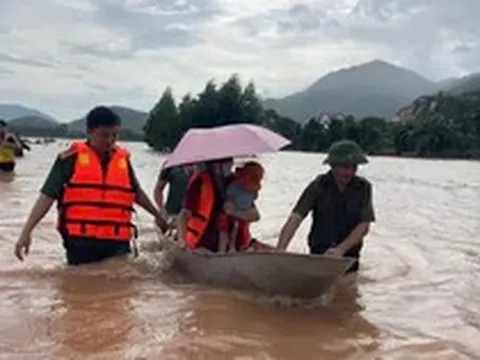 Kỷ lục chưa từng có của bão số 4