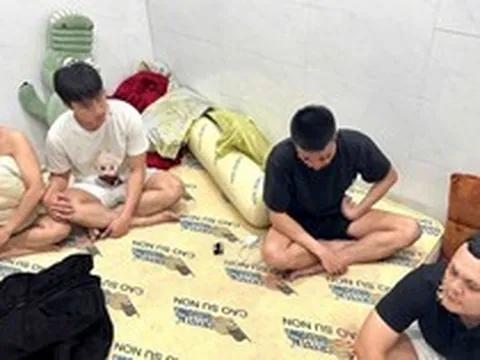 Công an kiểm tra nhà Nguyễn Chí Thịnh SN 1991 lúc rạng sáng: Bắt 3 đàn ông và 1 phụ nữ