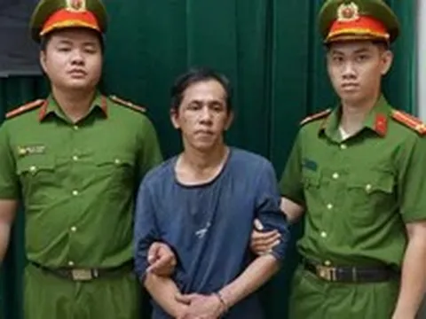 Đập tủ kính cướp vàng giữa ban ngày ở TPHCM