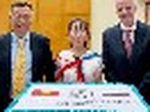 Những lần tỷ phú Nguyễn Thị Phương Thảo tặng quà "khủng" cho tuyển Việt Nam khi đạt chức vô địch