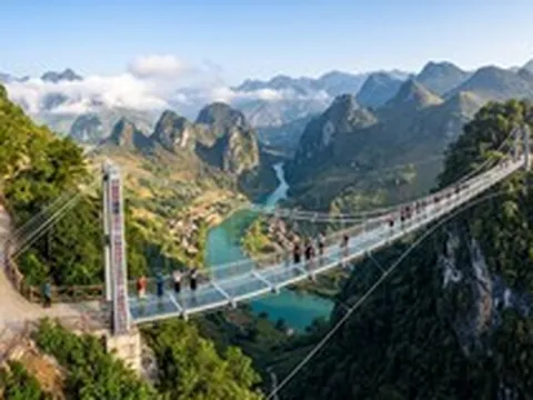 Việt Nam sắp có cầu kính vượt nhịp qua khe núi ở độ cao 120m, tổng vốn đầu tư hơn 180 tỷ đồng
