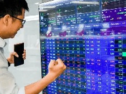 Chứng khoán tuần qua: Thị trường “bùng nổ” phiên cuối tuần, 27 cổ phiếu được thêm mới vào FTSE All-Cap