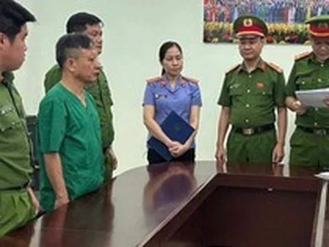 Ra quyết định khởi tố Vũ Văn Trình SN 1965, Giám đốc bệnh viện ở Ninh Bình