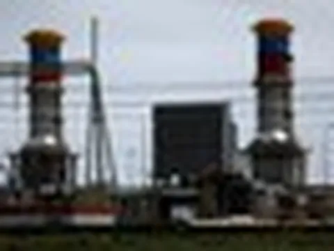 Quốc gia sở hữu 300 tỷ thùng dầu cân nhắc rời OPEC