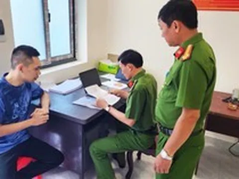 Nguyễn Bảo Trung SN 1993 ra đầu thú