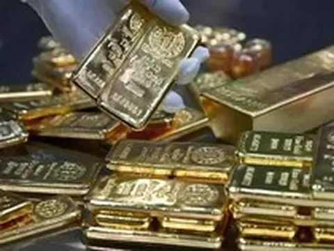 Giọng điệu cứng rắn của Chủ tịch Fed khiến giá vàng lao dốc