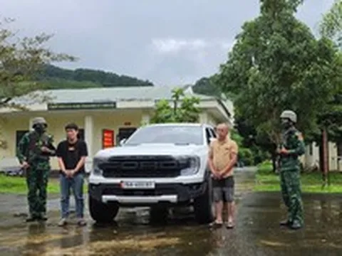 Chặn xe ô tô, bắt giữ Nguyễn Nhất Nhơn SN 1994 và người đi cùng
