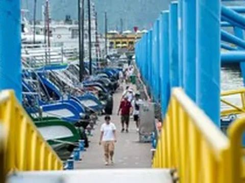 Cảnh tượng lạ ở bến tàu Hạ Long ngày đầu nghỉ lễ