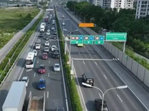 Cục CSGT: Nhiều xe xi-nhan, nháy đèn... xin vượt nhưng xe trước vẫn không nhường