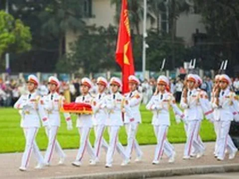 Nghìn người đến Quảng trường Ba Đình từ 4h dự Lễ Thượng cờ ngày Quốc Khánh
