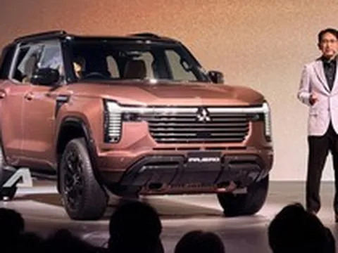 Mitsubishi Pajero thế hệ mới ra mắt: Khung gầm rời, 2 màn lớn, máy dầu 2.4L, có thể thêm hybrid cạnh tranh Land Cruiser, lắp ở gần Việt Nam