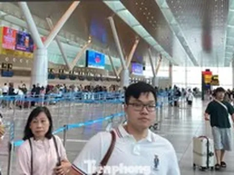 Cảnh trái ngược tại sân bay Tân Sơn Nhất ngày cao điểm 2/9