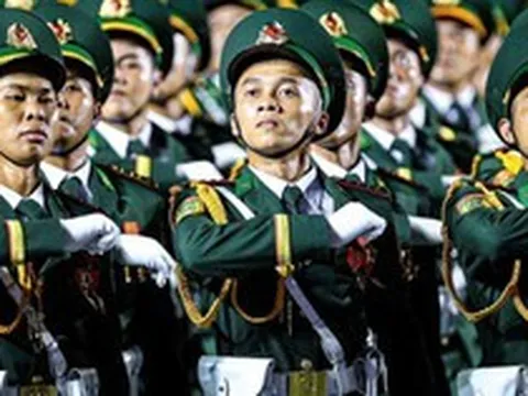 Sĩ quan nghỉ hưu trước hạn được trợ cấp 5 tháng lương mỗi năm, không bị trừ lương hưu