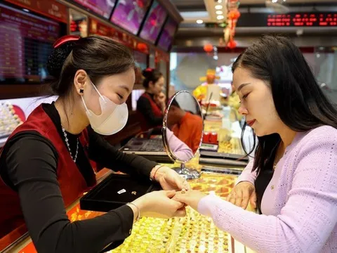 Giá vàng hôm nay (4/9): Tiếp tục tăng cao