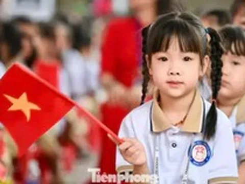 Khai giảng ở xã đảo duy nhất Hà Nội, học sinh không còn phải qua sông đến trường