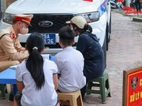 Đầu năm học, CSGT Hà Nội siết vi phạm giao thông ở học sinh