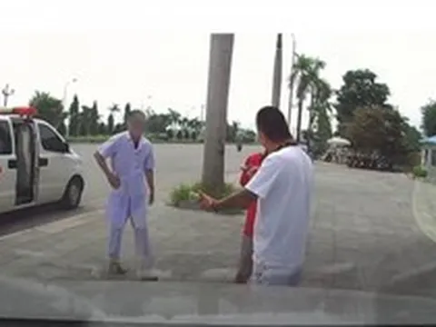 Vụ chở bệnh nhân 16km thu 9,5 triệu đồng: Tài xế và người mặc áo blouse xin lỗi, muốn khắc phục hậu quả