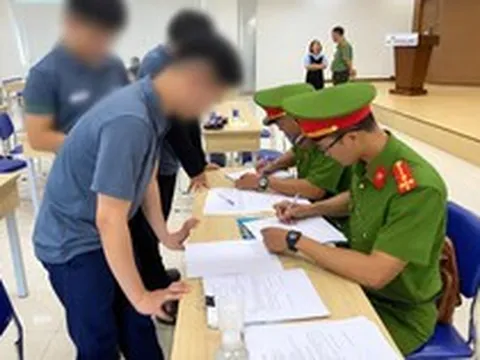 Công an kiểm tra đột xuất gần 100 công nhân ngay trong ca làm việc