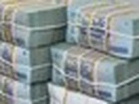 Thực hiện giao dịch nhận/chuyển tiền giá trị lớn sau, nếu không khai báo có thể bị phạt đến 40 triệu đồng