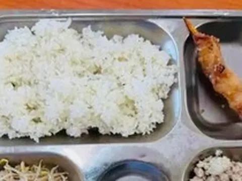 Hà Nội: Bữa ăn bán trú của học sinh lèo tèo, lãnh đạo xã nói gì?