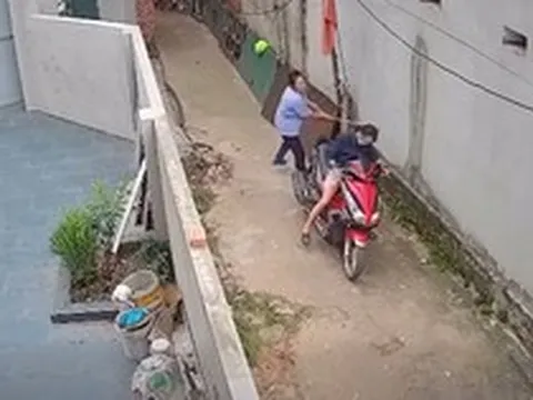Đánh hàng xóm đến loạng choạng, còn thách thức 'tao thần kinh đấy'