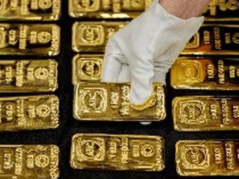 Giá vàng điều chỉnh, quỹ lớn nhất thế giới hành động gì?