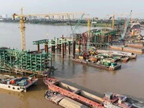 Cây cầu gần 8.000 tỷ đồng bắc qua sông Hồng, có vòm thép uốn lượn qua 6 nhịp, hiện có tiến độ ra sao sau hơn 8 tháng thi công?