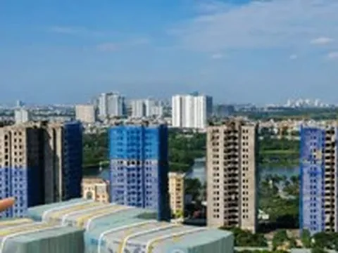 Ngân hàng rao bán 'đất vàng' Hà Nội, tính thu giữ biệt thự ở TPHCM