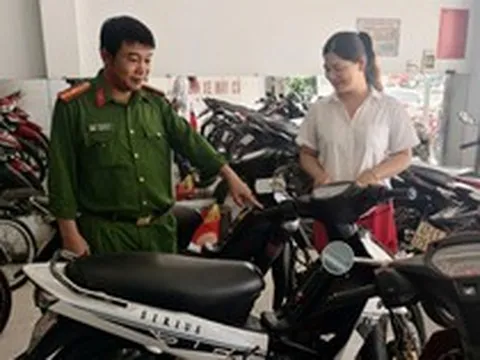 Công an kiểm tra loạt các quán karaoke, tiệm cầm đồ...