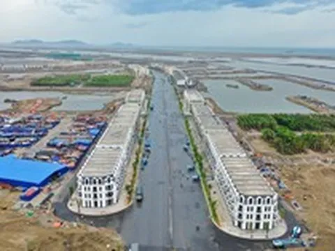 Những dãy nhà phố hiện đại dần hình thành tại siêu dự án lấn biển Cần Giờ
